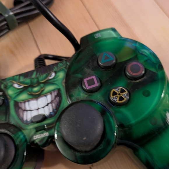 PlayStation 1 Hulk Green Wired Game Controller Used - Picture 8 of 9
